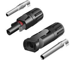 4 zonnepanelen met stekker