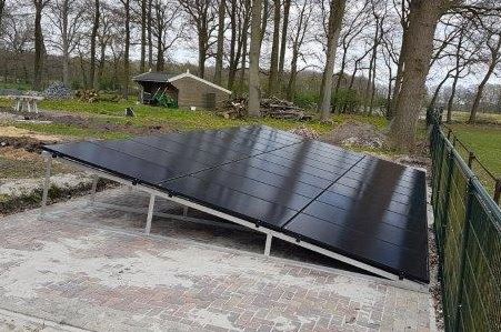 zonnepanelen veldopstelling